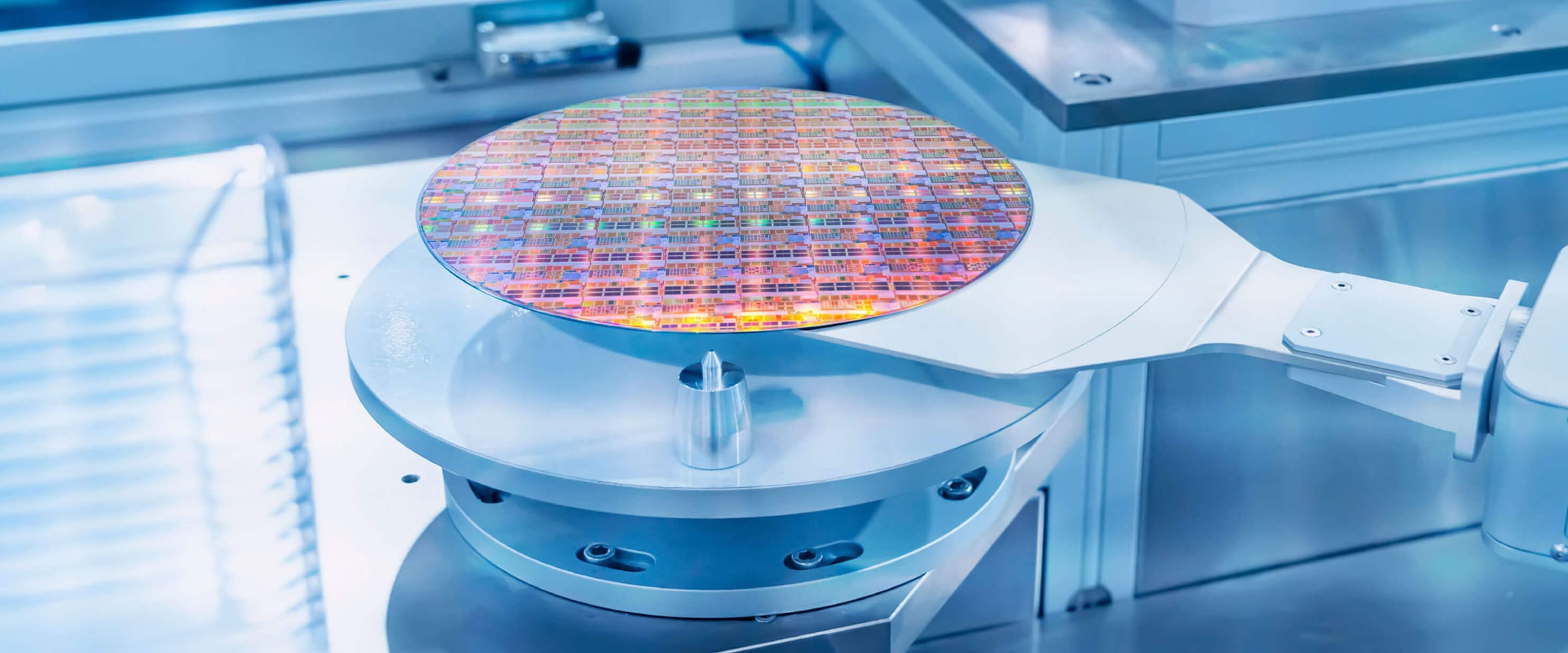 The Japanese glass behind next-generation chips