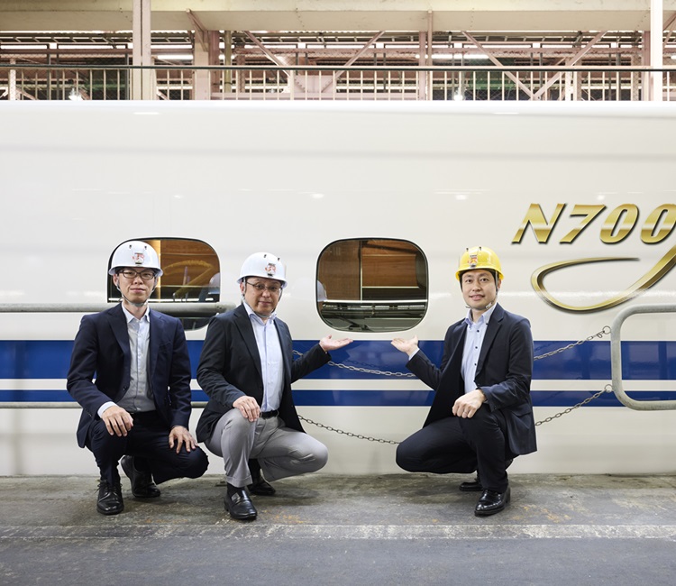 A New Window on High-Speed Rail Travel How JR Central and AGC Are Bringing 5G Connectivity to Japan’s Shinkansen