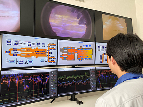 Remote control room for monitoring furnace conditions