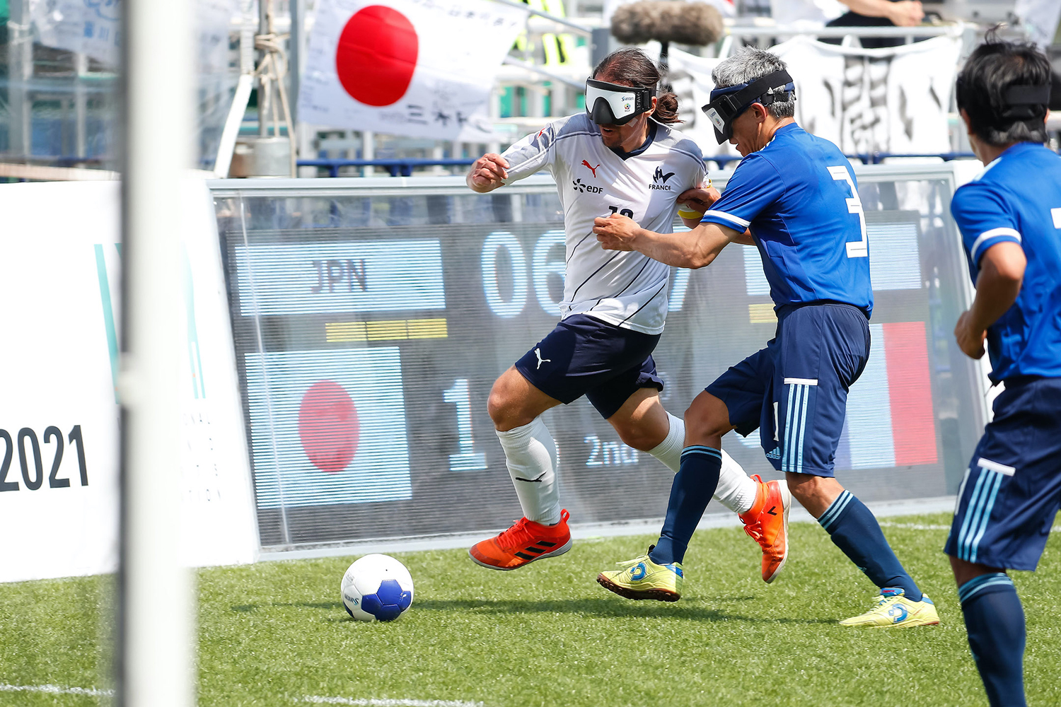 素材と技術で ブラインドサッカーの常識が変わる Agc 素材と技術で ブラインドサッカーの常識が変わる Agc