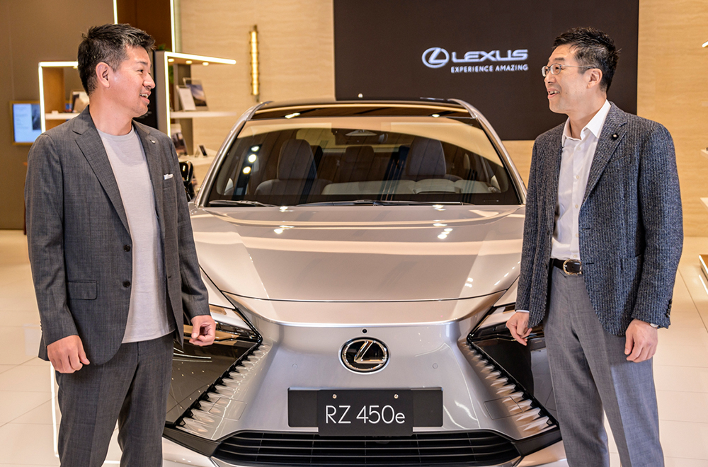 Lexus International「RZ」開発責任者 渡辺剛氏　AGC株式会社 オートモーティブカンパニー モビリティ事業本部長 大西夏行氏 