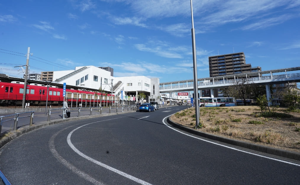 「知多半田」駅
