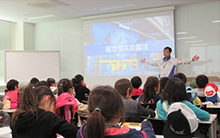 小学生の工場見学