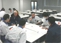 「失敗学と創造学」を活用した労働災害未然防止活動のグループ討議の様子